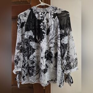 White House Black Market Floral Overlay Blouse, M, Fancy